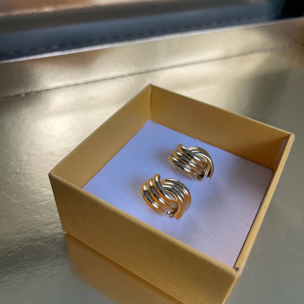 Geometric stripe shapes 14k gold plated earring. Hypoallergenic for sensitive - Picture 3 of 5